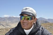Ang Pasang Sherpa ma mnie na oku, trekking w okolicy Tingri, 17 IV 2012, fot. Bartlomiej Wroblewski