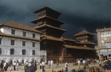 Pałac królewski w Katmandu przed burzą, VIII 1997, fot. Bartlomiej Wroblewski