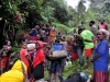 Ostatnia blokada drogi przez miejscowe klany, trekking na Carstensz, 27 IV 2011