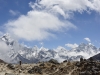 Stupy upamiętniające zmarłych w Himalajach, wzgórze nad Thuklą, 8 V 2013, fot. B.Wroblewski